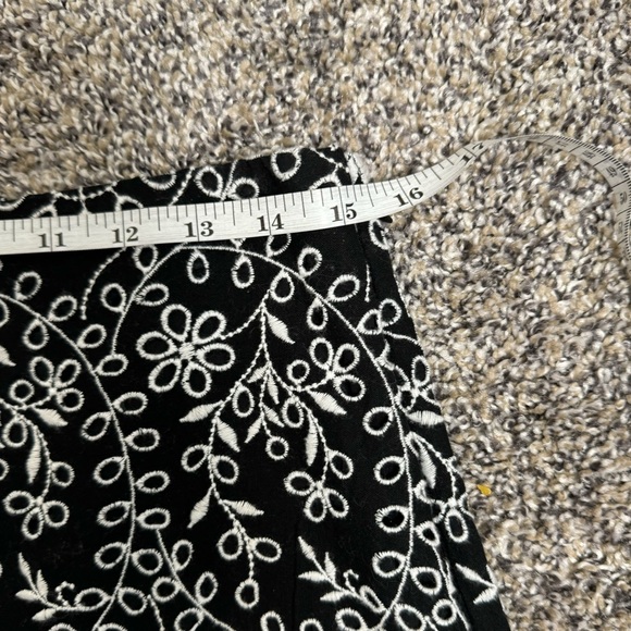 LOFT Beautiful Floral Embroidered Scalloped Shift Skirt 2 - Picture 6 of 10